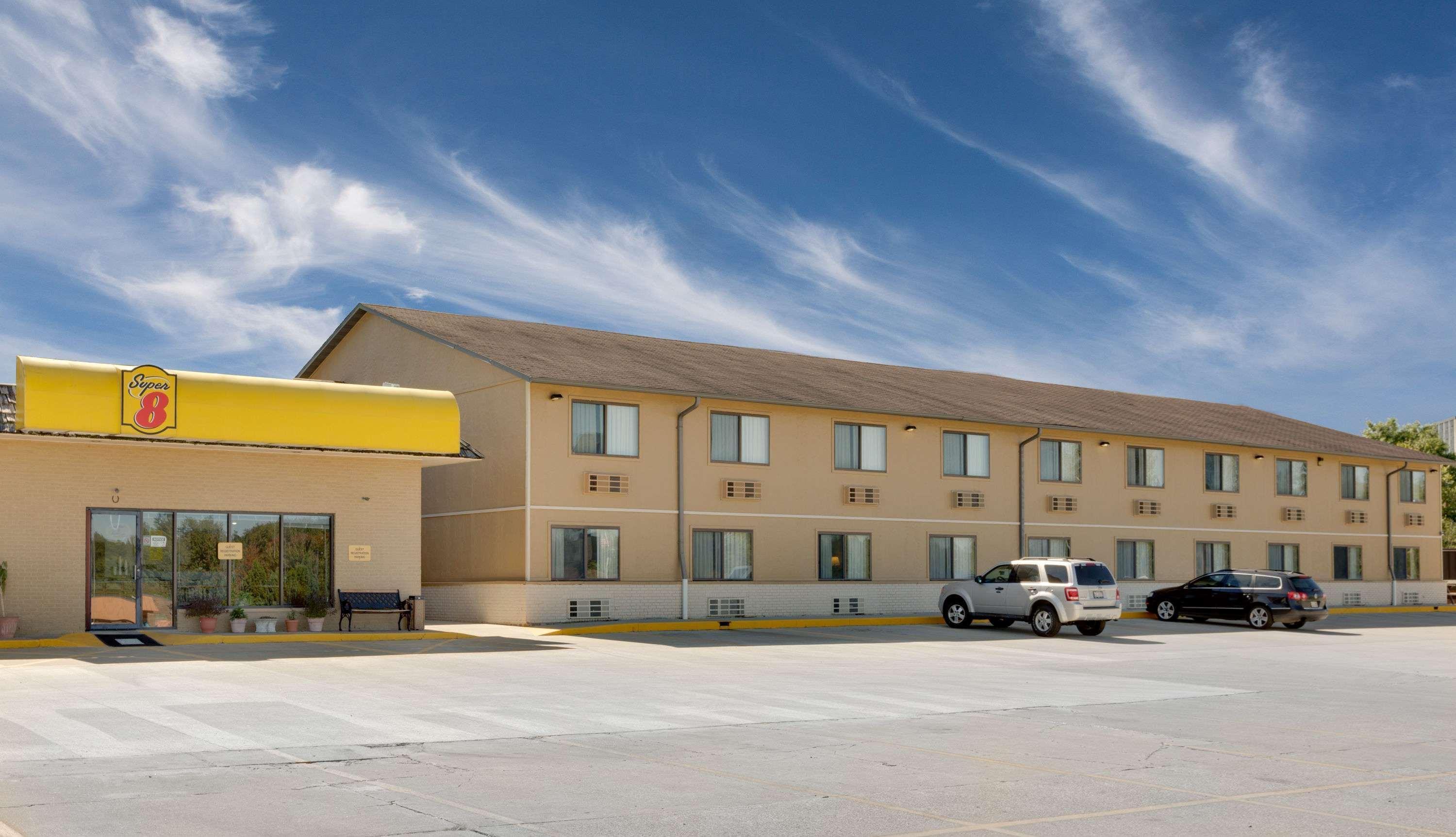Motel Super 8 By Wyndham Macomb Exterior foto