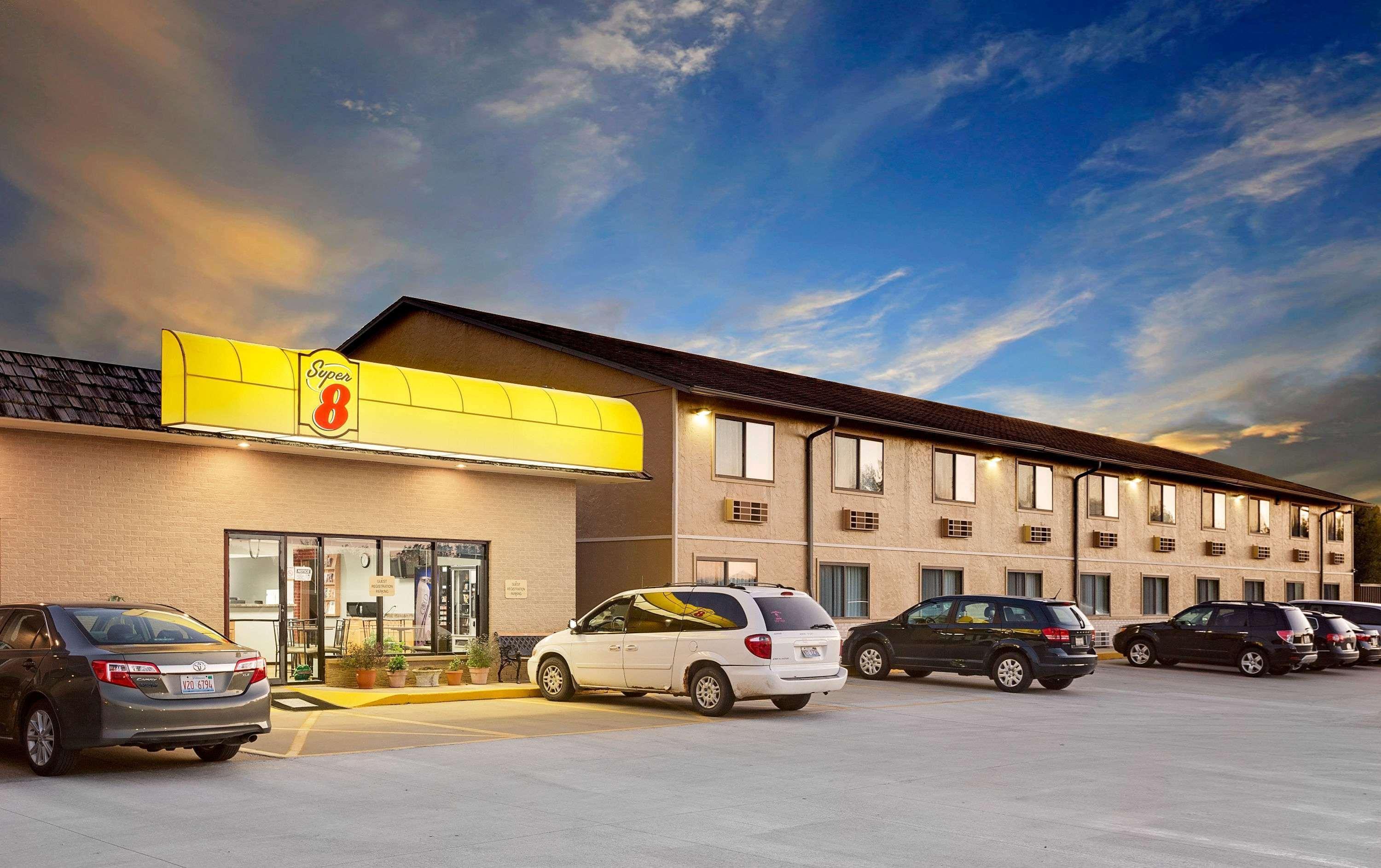 Motel Super 8 By Wyndham Macomb Exterior foto