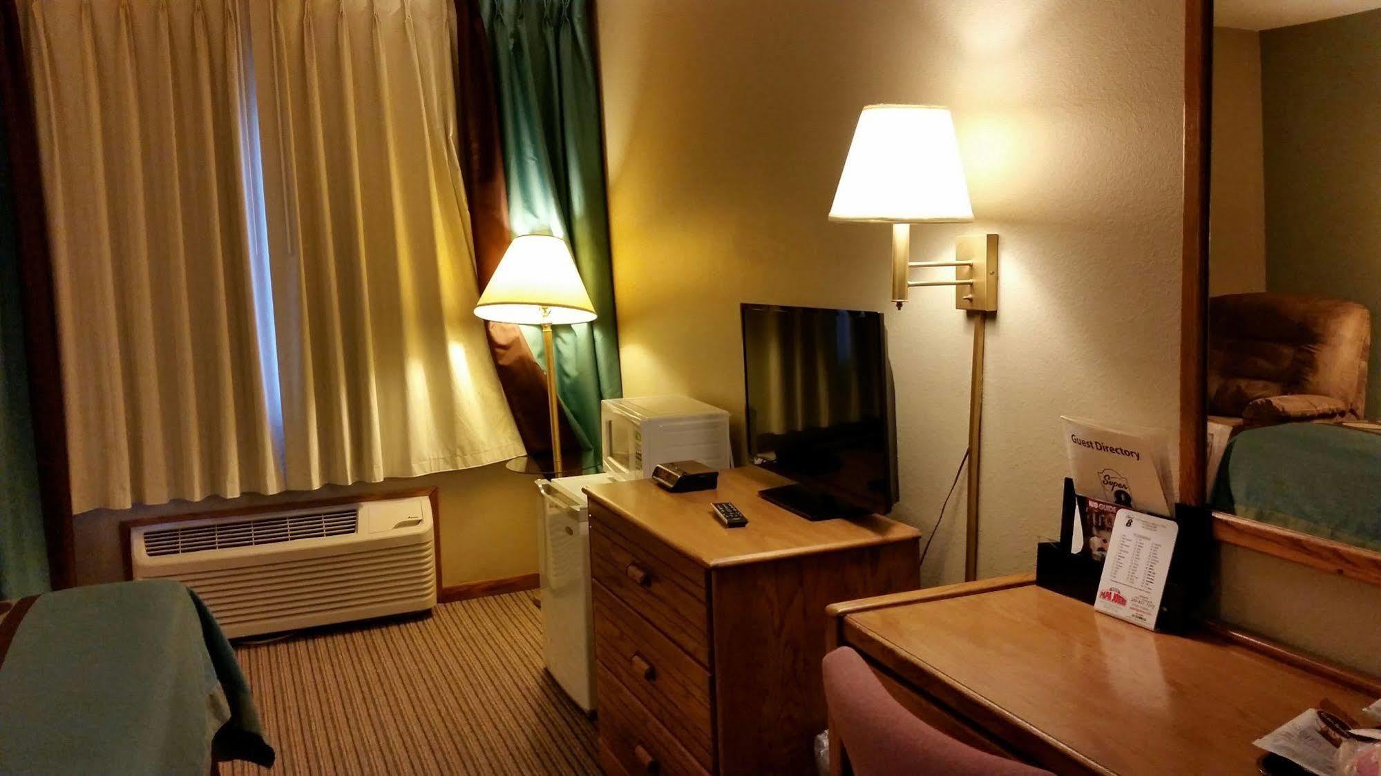 Motel Super 8 By Wyndham Macomb Exterior foto